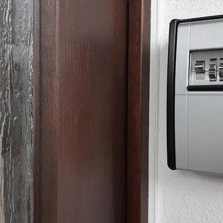 Souterrainwohnung Mit Grossem Garten Und Sauna 아파트 *