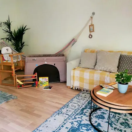 Souterrainwohnung Mit Grossem Garten Und Sauna 아파트 *