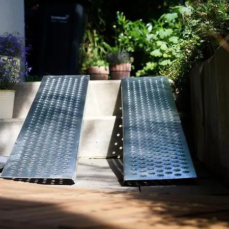 아파트 Souterrainwohnung Mit Grossem Garten Und Sauna