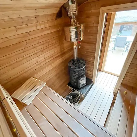 아파트 Souterrainwohnung Mit Grossem Garten Und Sauna *