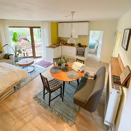 Souterrainwohnung Mit Grossem Garten Und Sauna