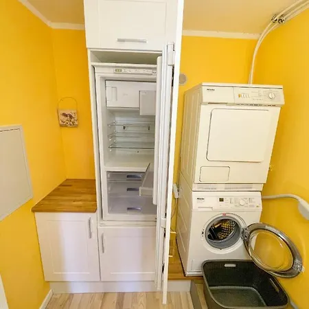 Souterrainwohnung Mit Grossem Garten Und Sauna *