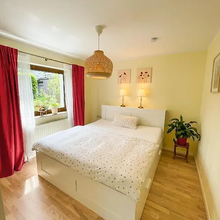 Souterrainwohnung Mit Grossem Garten Und Sauna