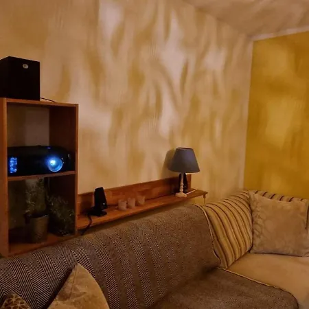 Souterrainwohnung Mit Grossem Garten Und Sauna *