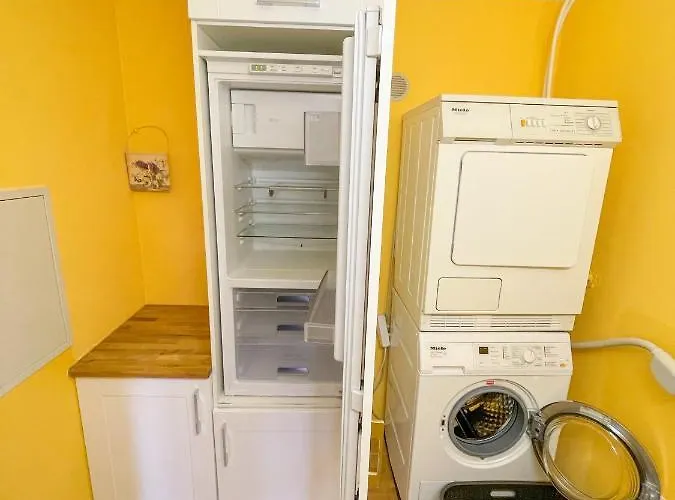 Souterrainwohnung Mit Grossem Garten Und Sauna *