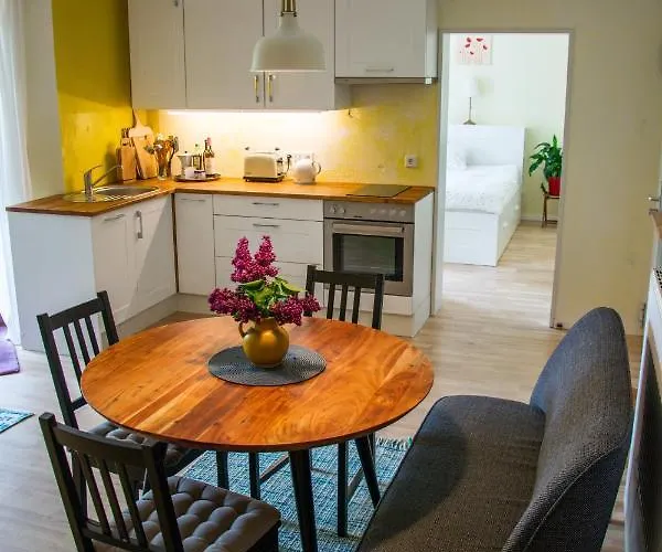 Souterrainwohnung Mit Grossem Garten Und Sauna Appartamento